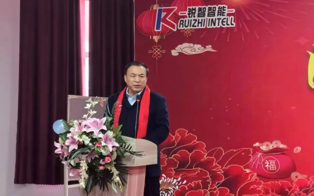 銳智智能董事長兼總經理.jpg
